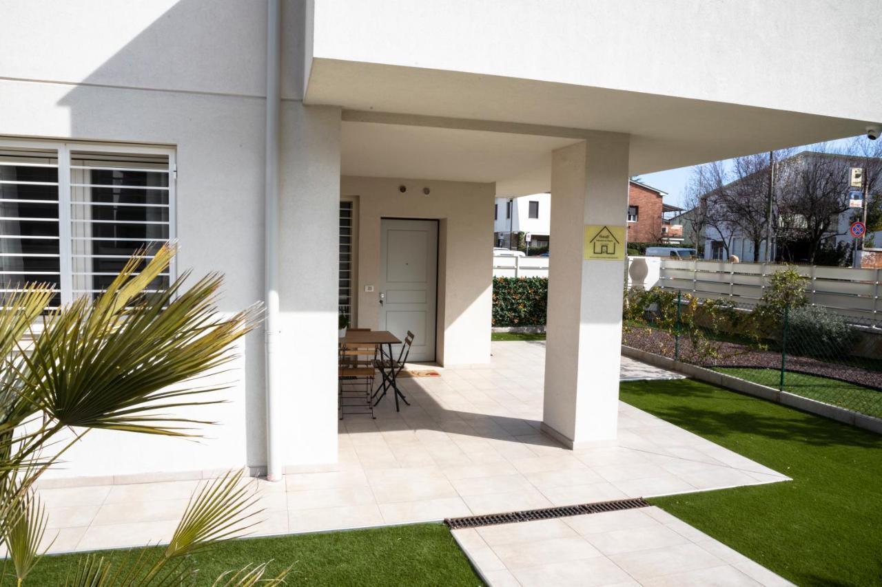 Maisonette Modena Park Bagian luar foto